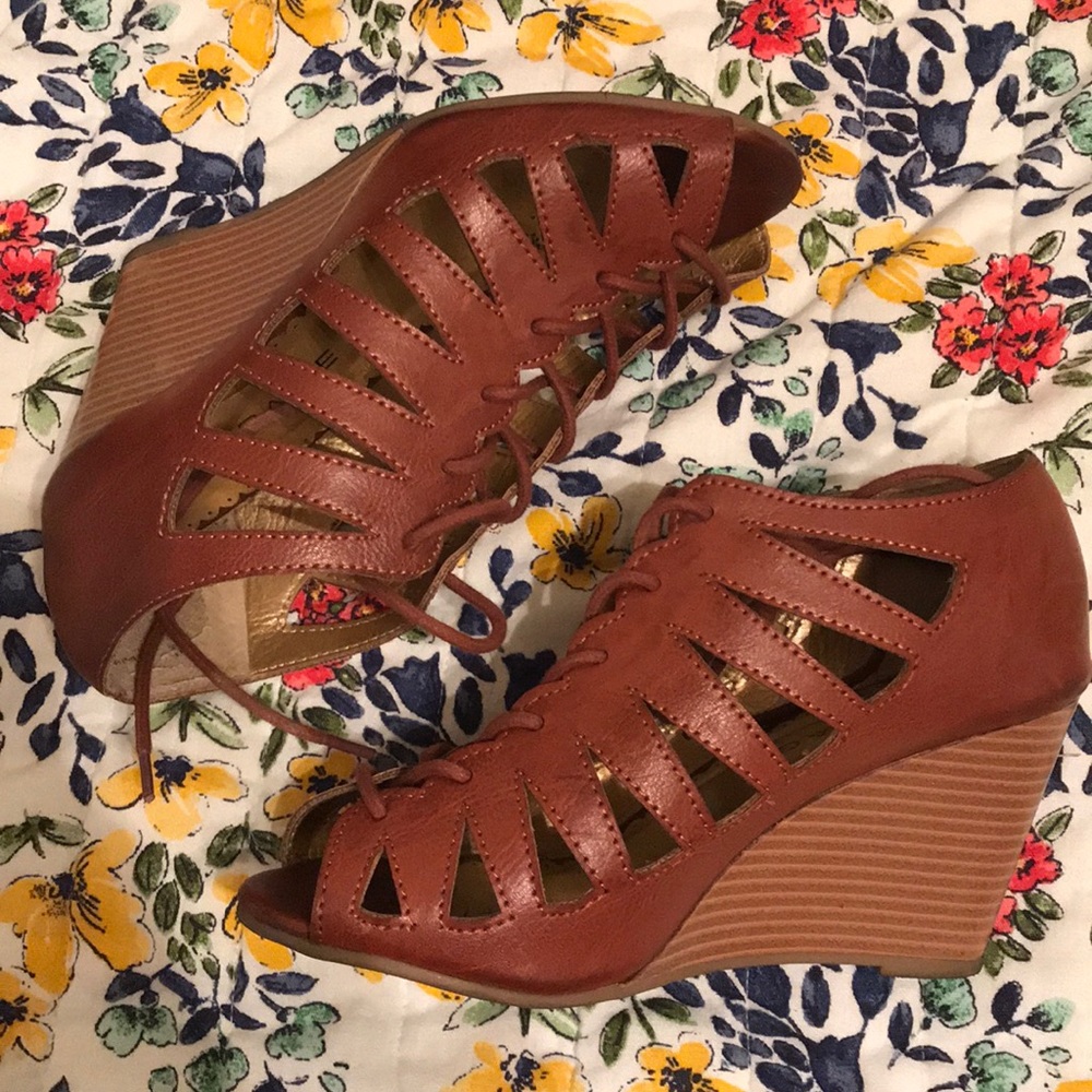 Super cute lace wedge.